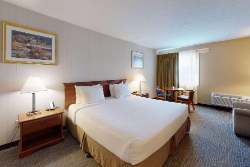 Ramada by Wyndham Strasburg image 1