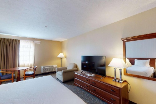 Ramada by Wyndham Strasburg image 25