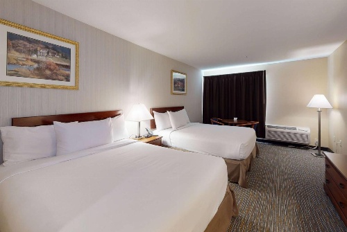 Ramada by Wyndham Strasburg image 3