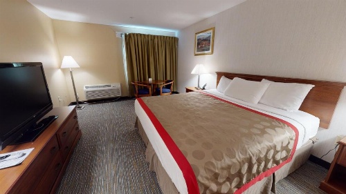 Ramada by Wyndham Strasburg image 39