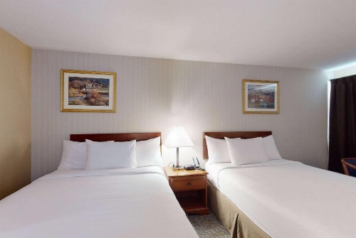 Ramada by Wyndham Strasburg image 6