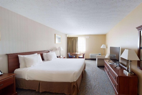 Ramada by Wyndham Strasburg image 9